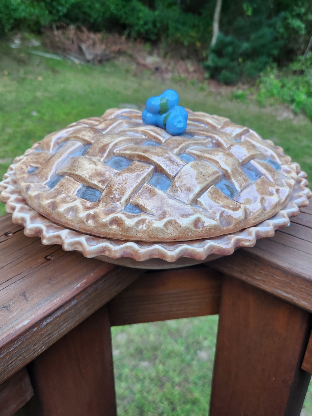 Ceramic Blueberry Pie Dish with Lattice Lid